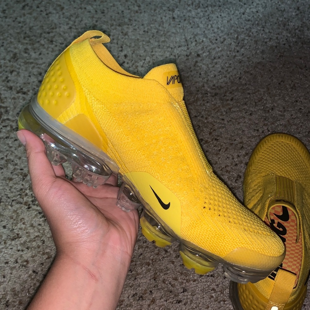 Nike Air VaporMax Flyknit Moc 2 University Gold